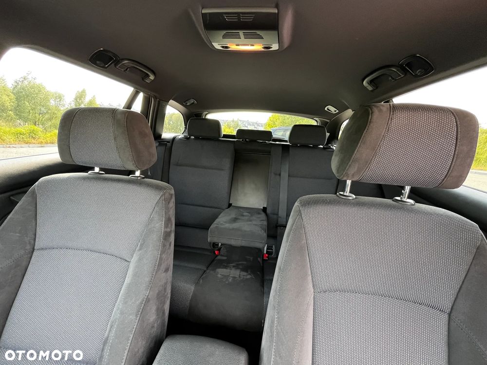 BMW Seria 3 318d Touring Sport Line - 15