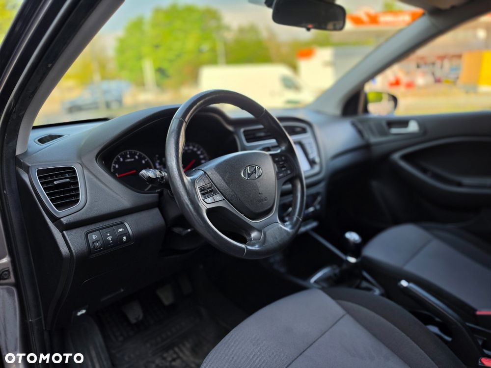 Hyundai i20 - 18