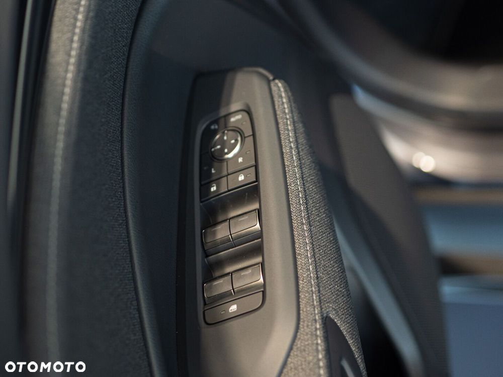Lexus LBX 1.5 Hybrid - 10