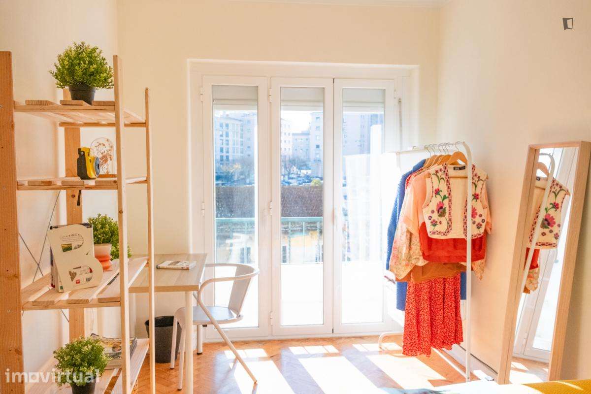 Quarto - localizado em Roma-Areeiro Lisbon - Grande imagem: 4/11