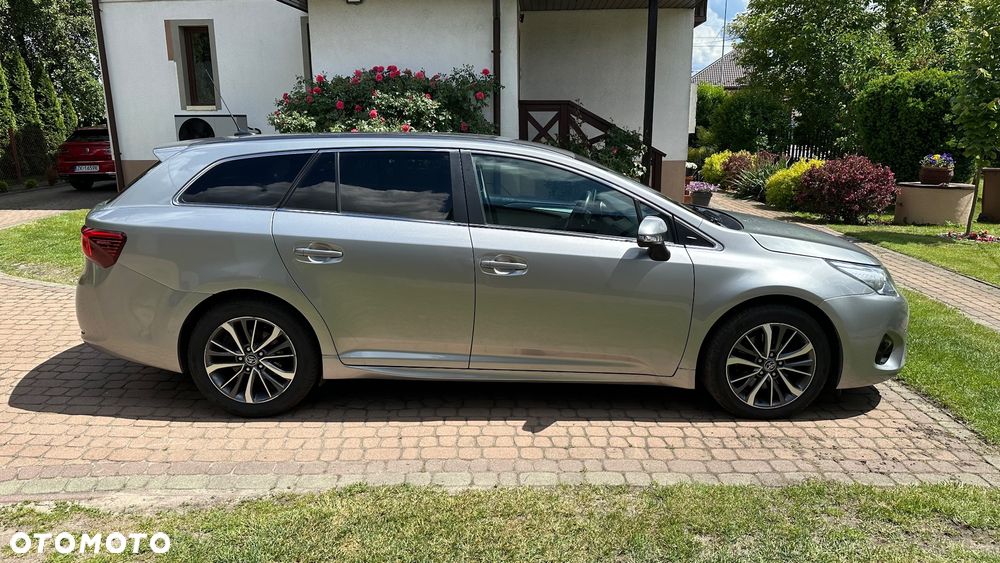 Toyota Avensis 2.0 D-4D Premium - 8