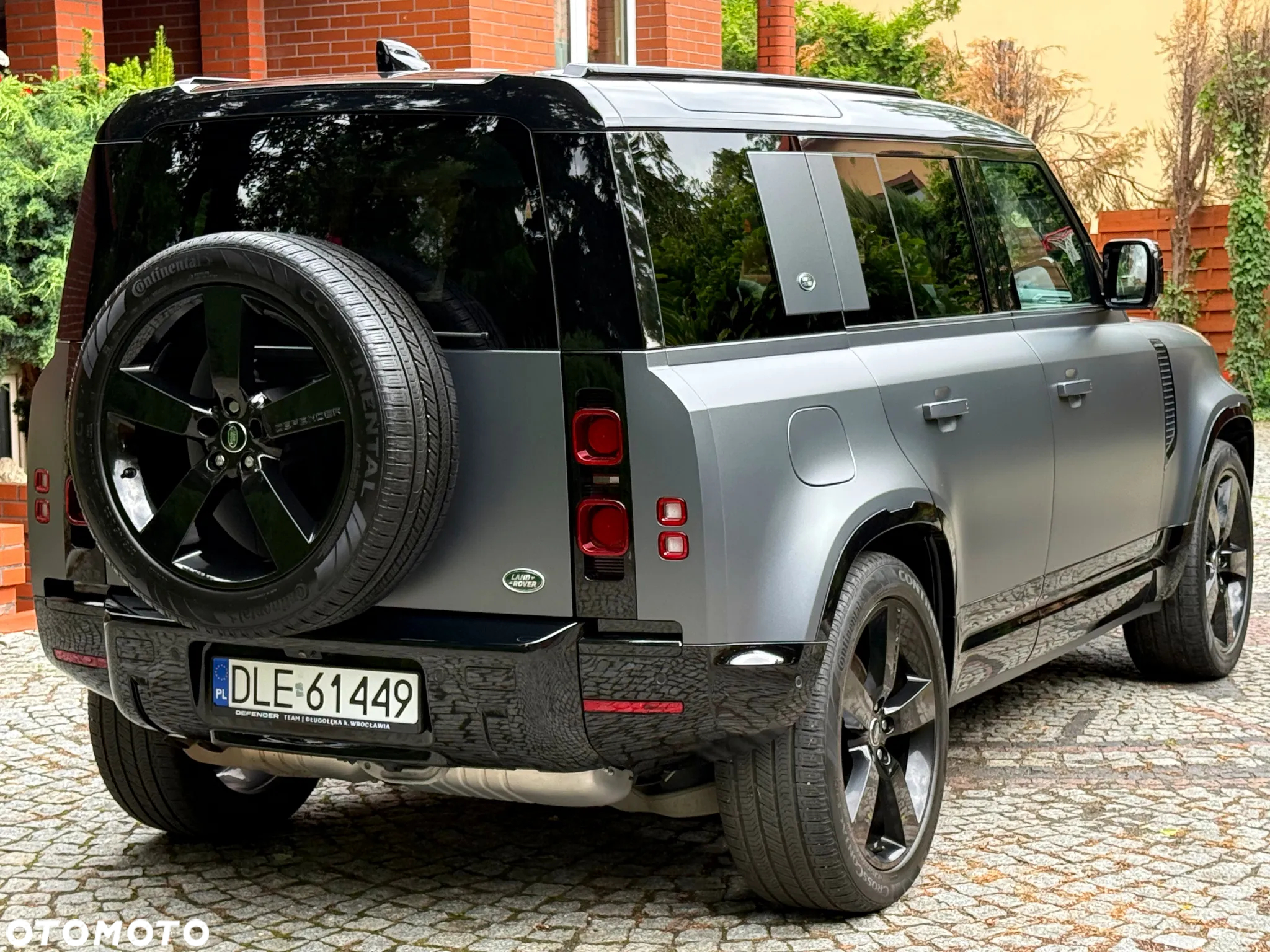 Land Rover Defender 110 2.0 D240 SE