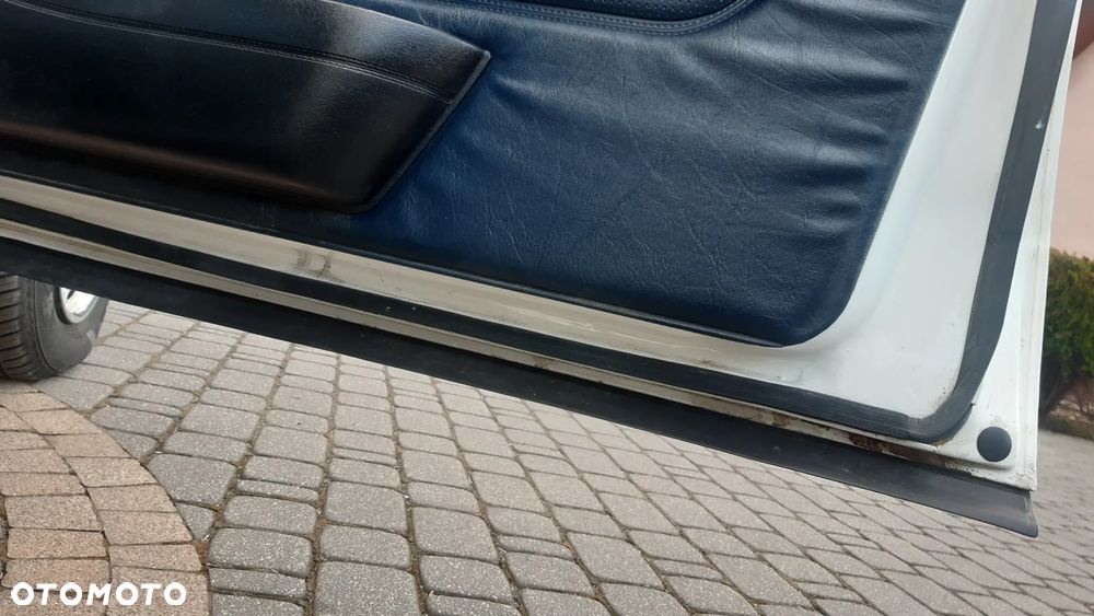 Mercedes-Benz W123 - 12