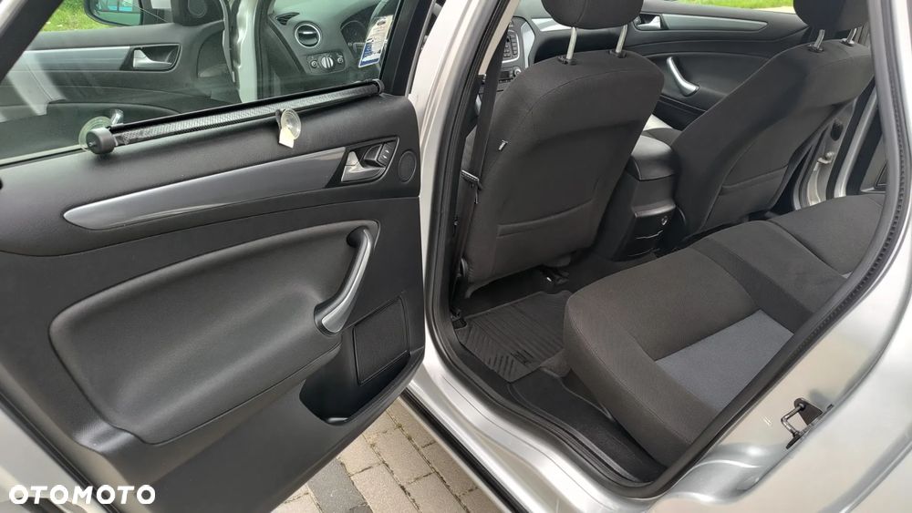 Ford Mondeo 2.0 TDCi Ambiente - 14