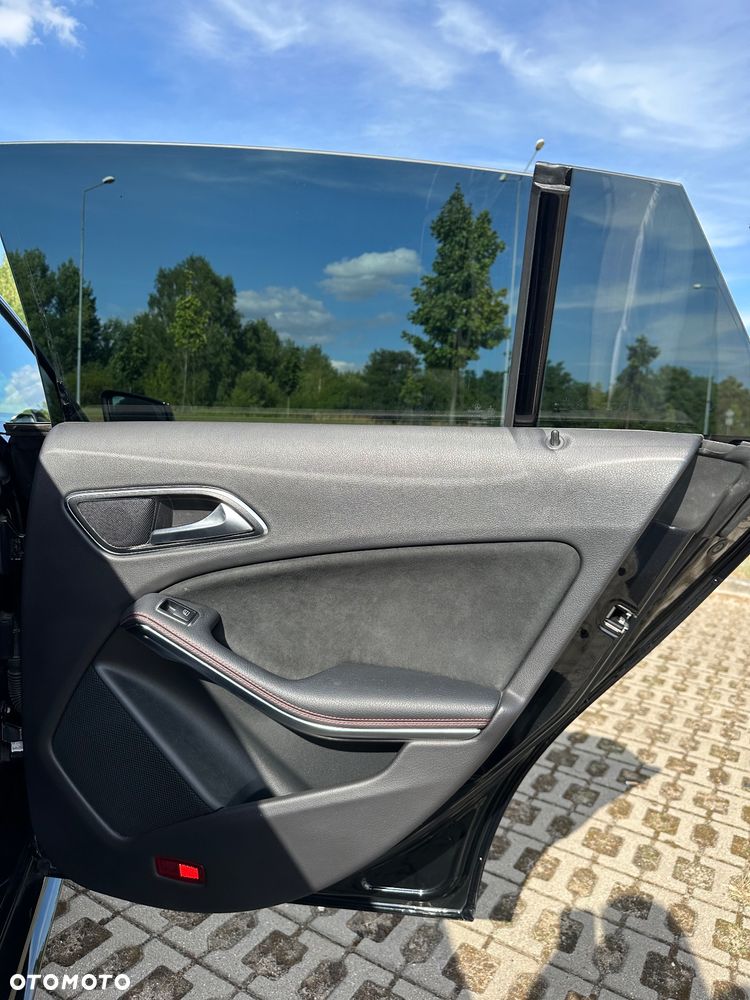Mercedes-Benz CLA Shooting Brake 180 7G-DCT AMG Line - 23