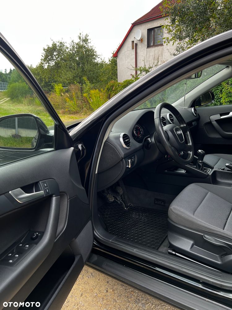 Audi A3 Sportback 1.6 Ambiente - 11
