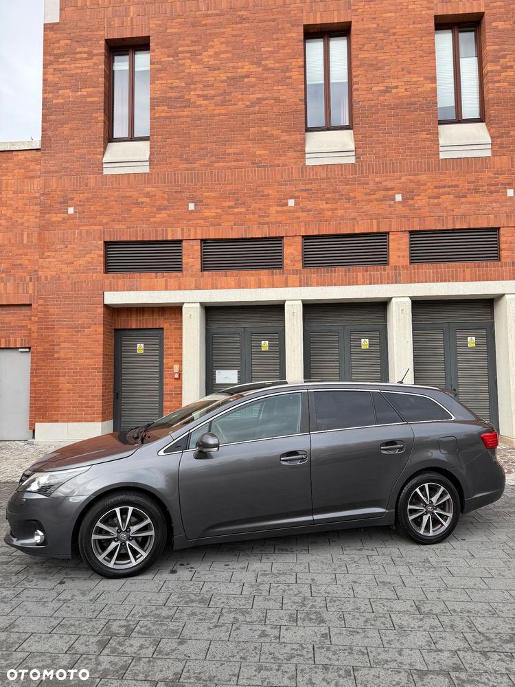 Toyota Avensis 1.8 Sol plus NAVI - 23