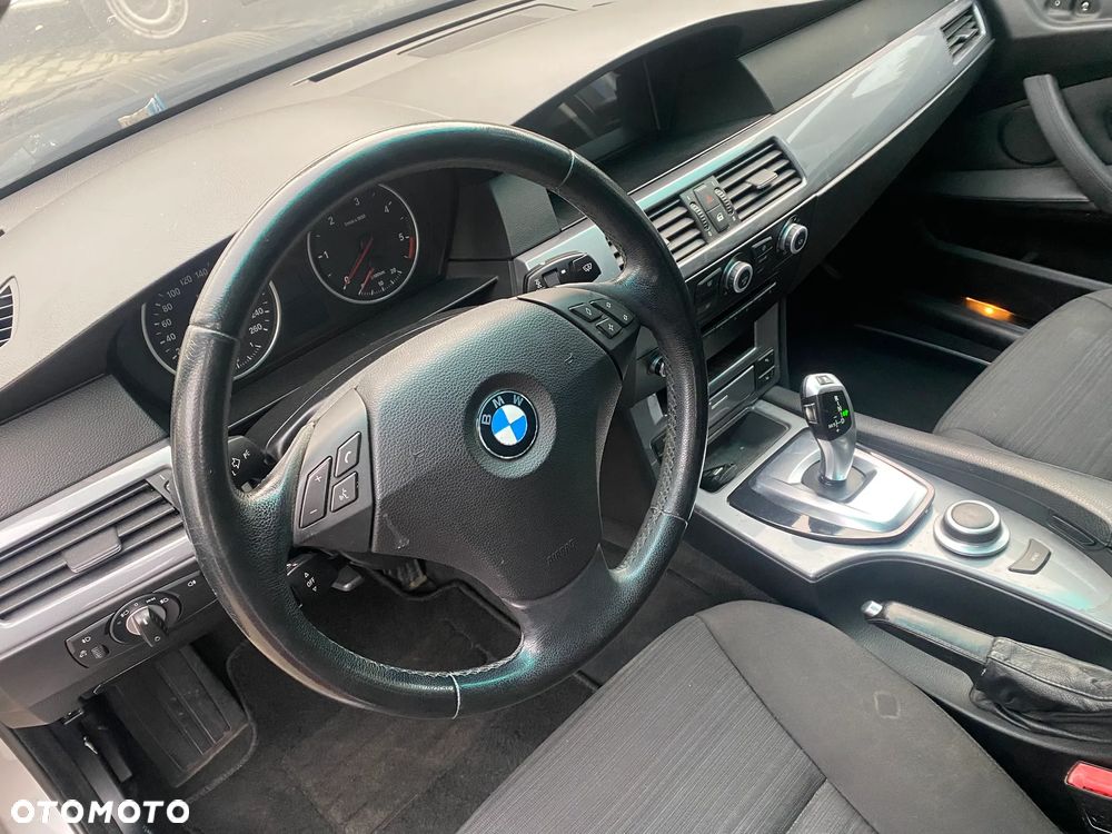BMW Seria 5 525d - 11
