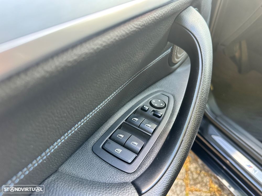 BMW X1 18 d xDrive Auto Pack M - 29