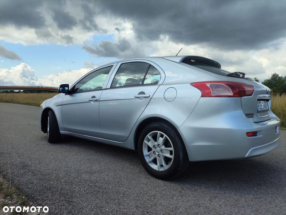 Mitsubishi Lancer - 8