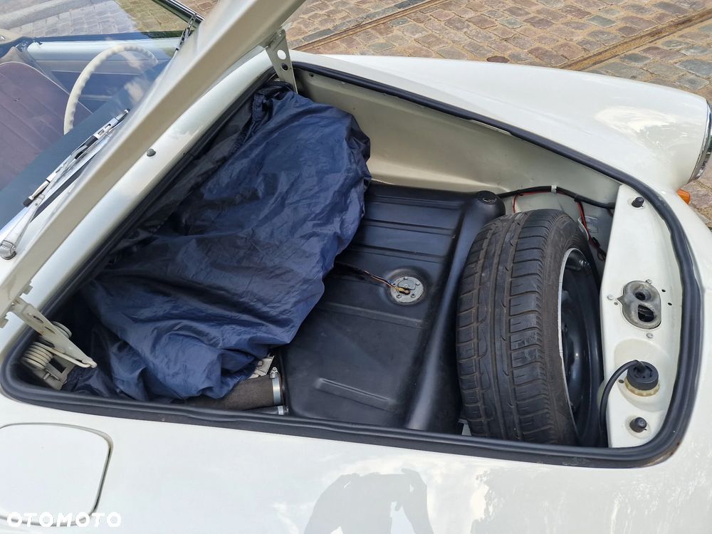 Volkswagen Karmann Ghia - 26