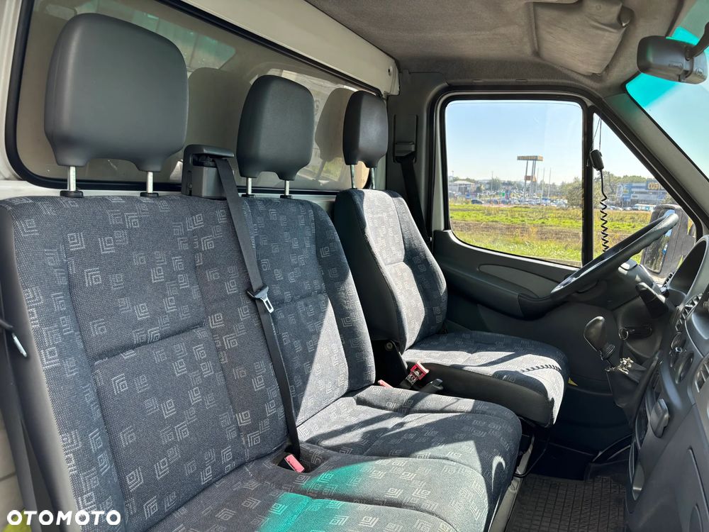 Mercedes-Benz Sprinter - 11