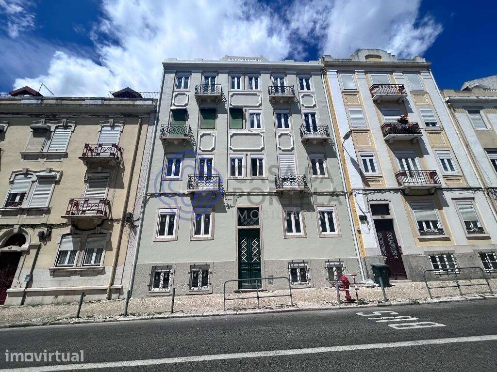 Apartamento T3 novo remodelado com logradouro de 15 m2 em prédio total - Grande imagem: 2/16
