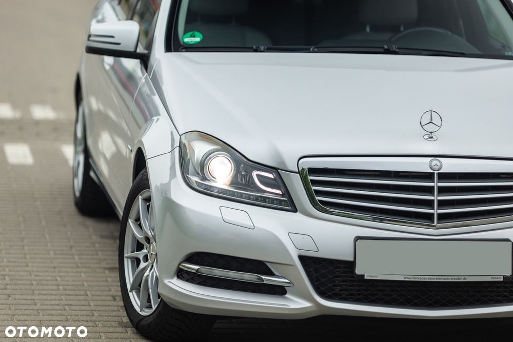 Mercedes-Benz Klasa C 200 CGI BlueEff Elegance - 12