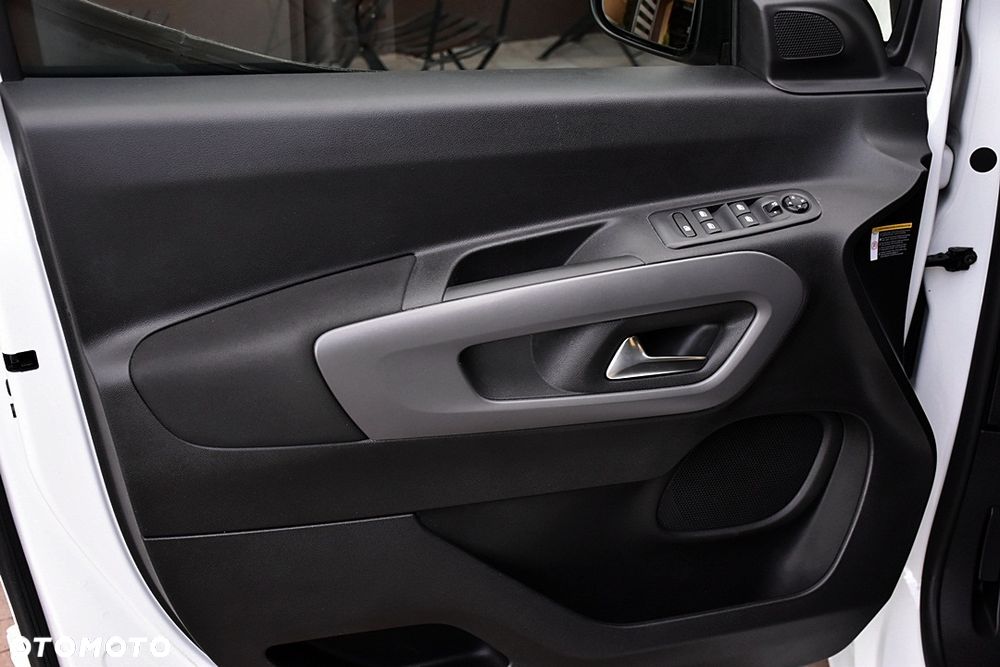 Toyota Proace City Verso 1.2 Turbo L1 Team Deutschland - 28