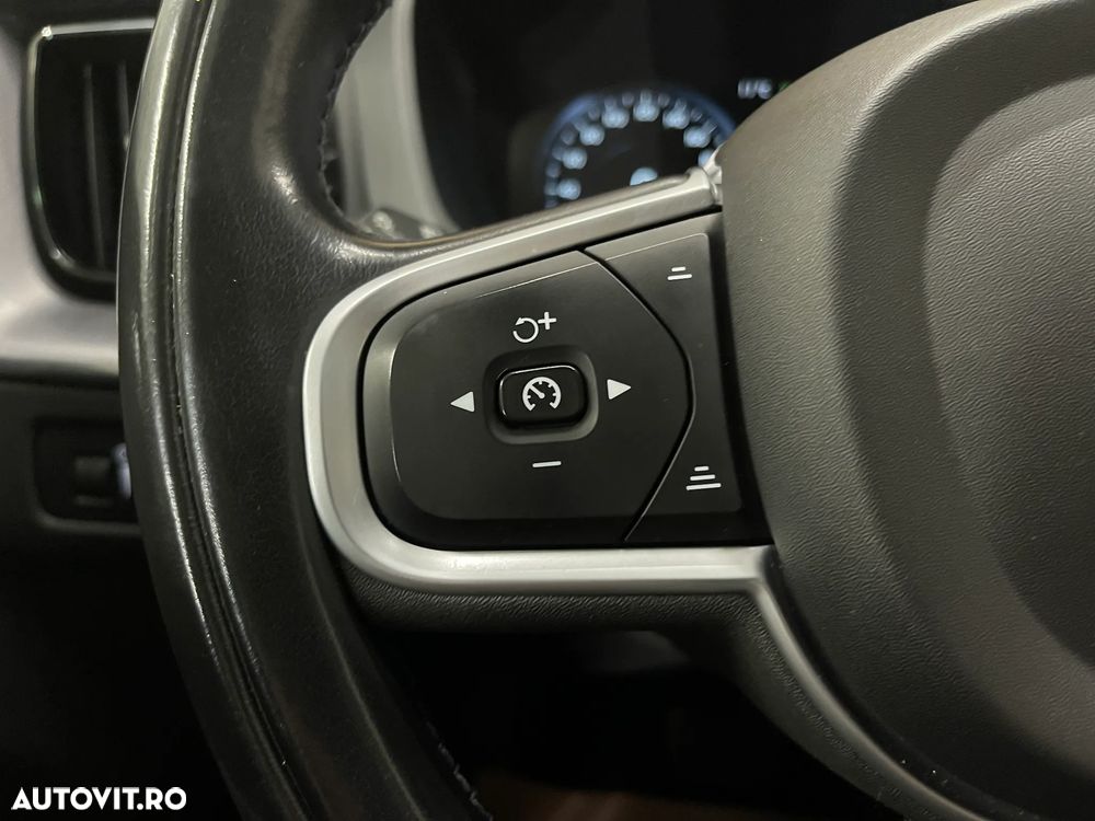 Volvo XC 60 T6 AWD Recharge Geartronic Inscription - 28