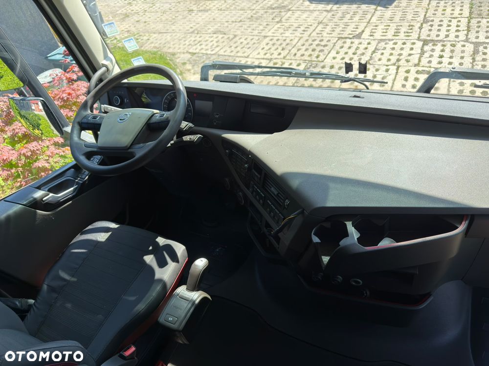 Volvo FH GLOBETROTTER - 27