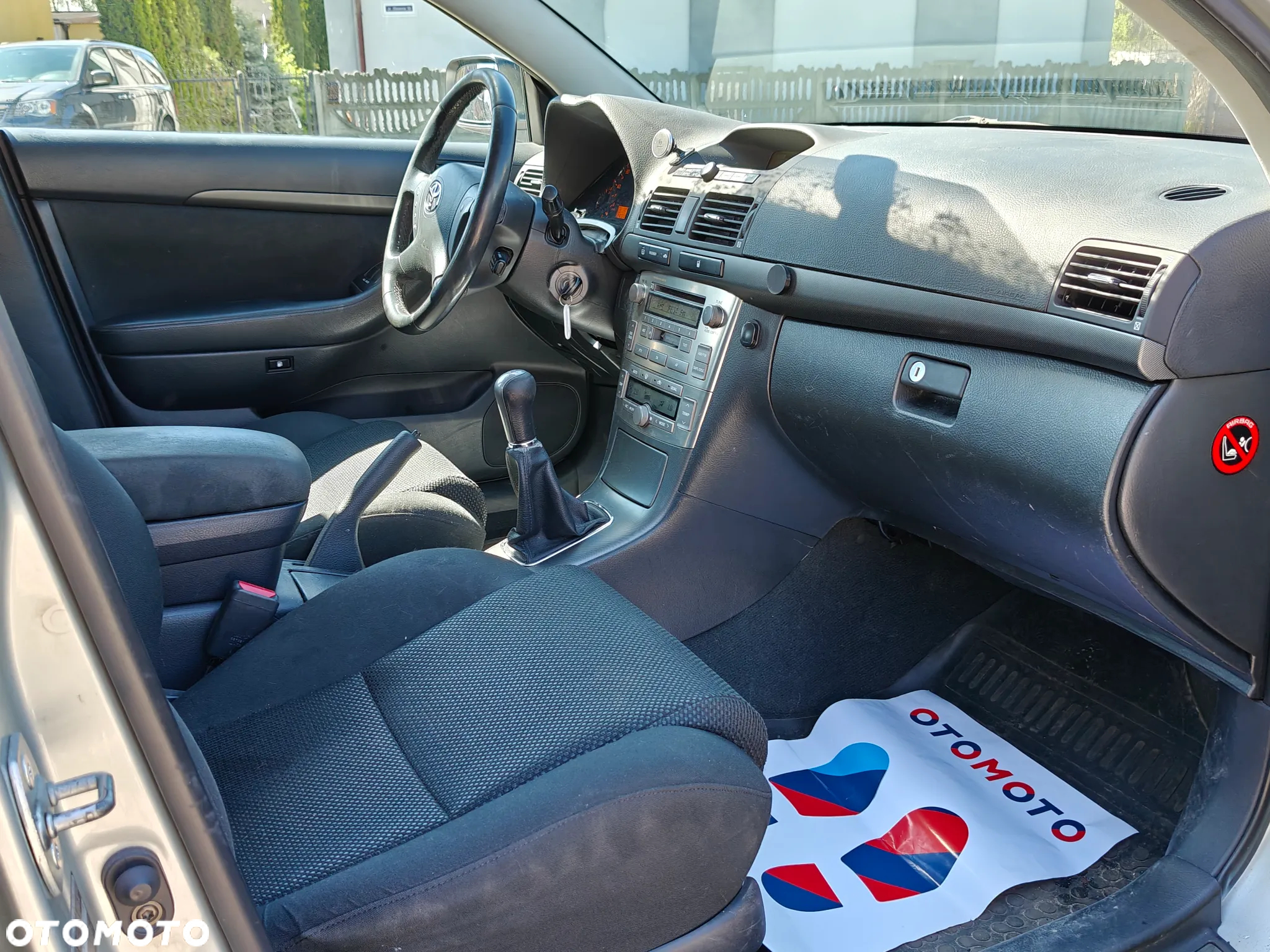 Toyota Avensis 2.0 D-4D - 16