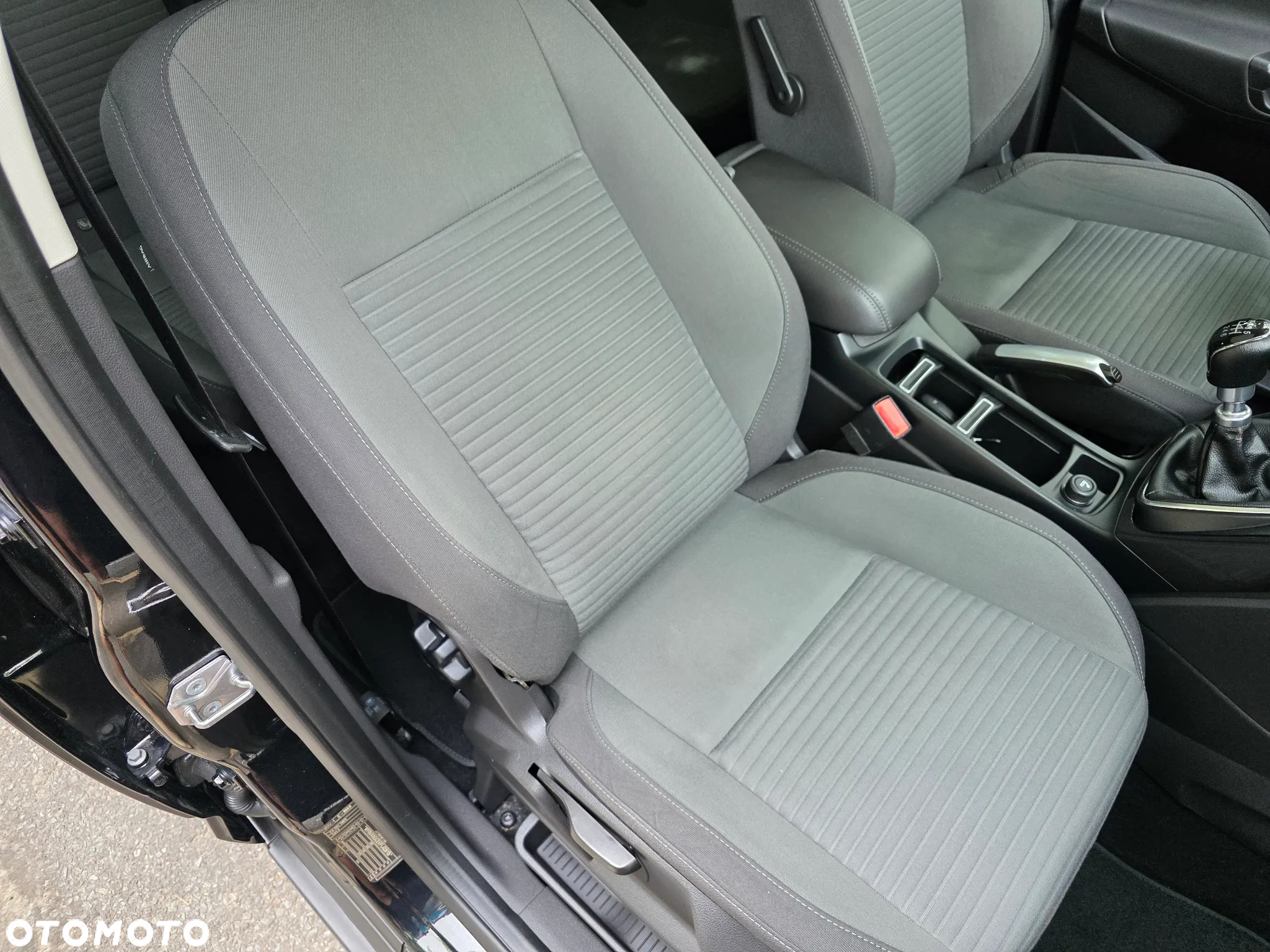 Ford C-MAX 2.0 TDCi Start-Stop-System Titanium - 24