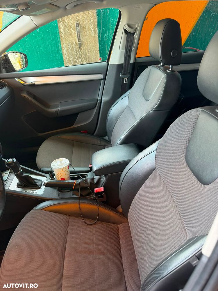 Skoda Octavia 2.0 TDI STYLE DSG - 3