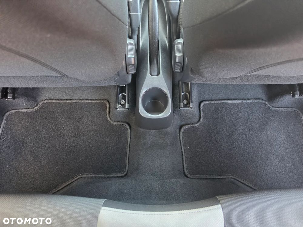 Toyota Aygo x-clusiv - 24