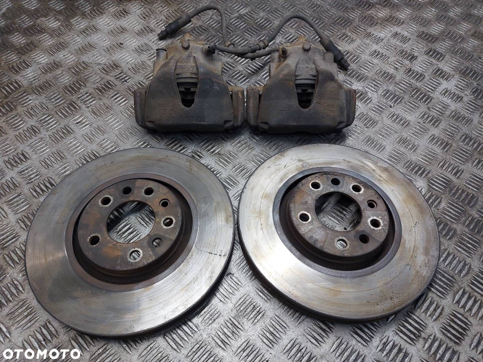 TARCZE HAMULCOWE PRZÓD + KLOCKI + ZACISKI OPEL ASTRA H 1.9 CDTI - 1
