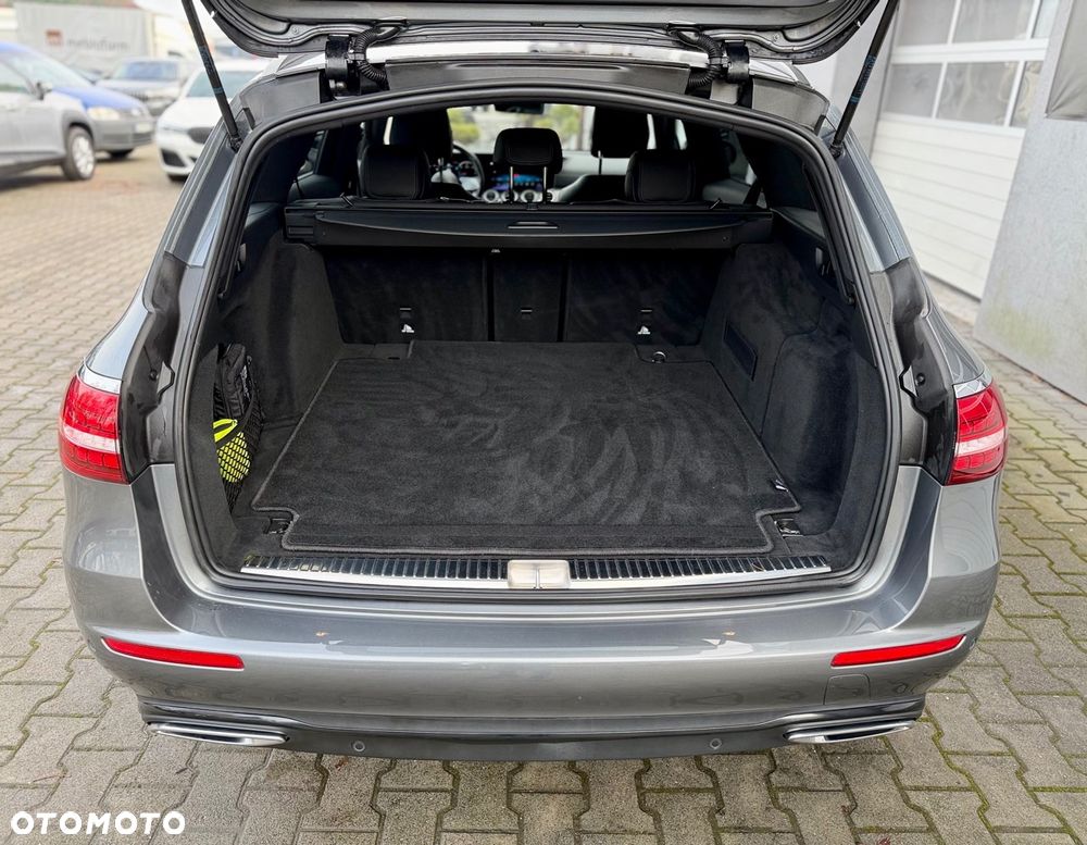 Mercedes-Benz Klasa E 220 d 4Matic 9G-TRONIC Exclusive - 33