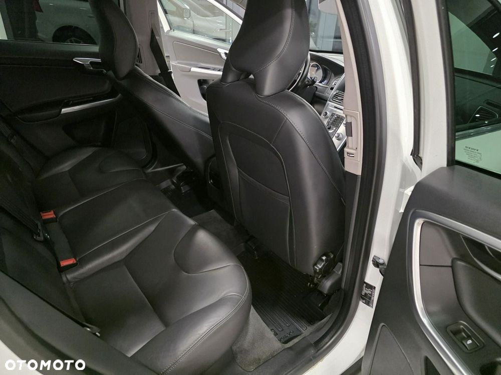 Volvo XC 60 D4 Momentum Pro - 20