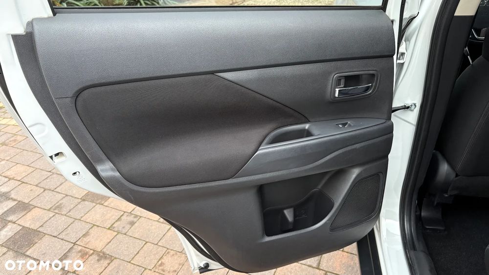 Mitsubishi Outlander 2.0 Intense 4WD CVT - 38