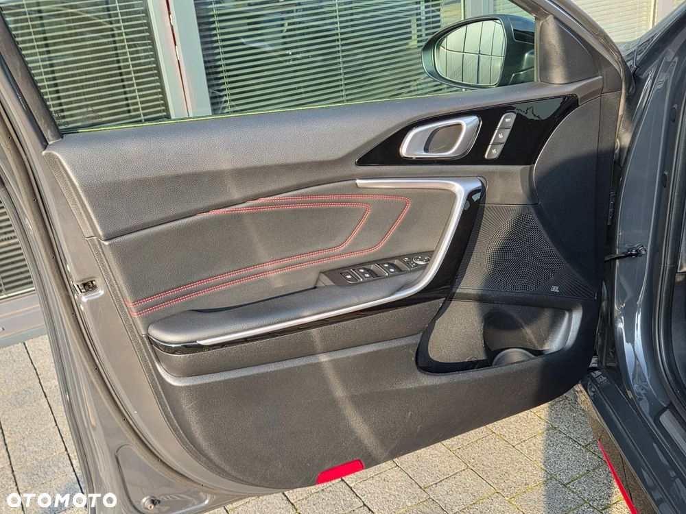Kia ProCeed 1.6 T-GDI GT DCT - 25