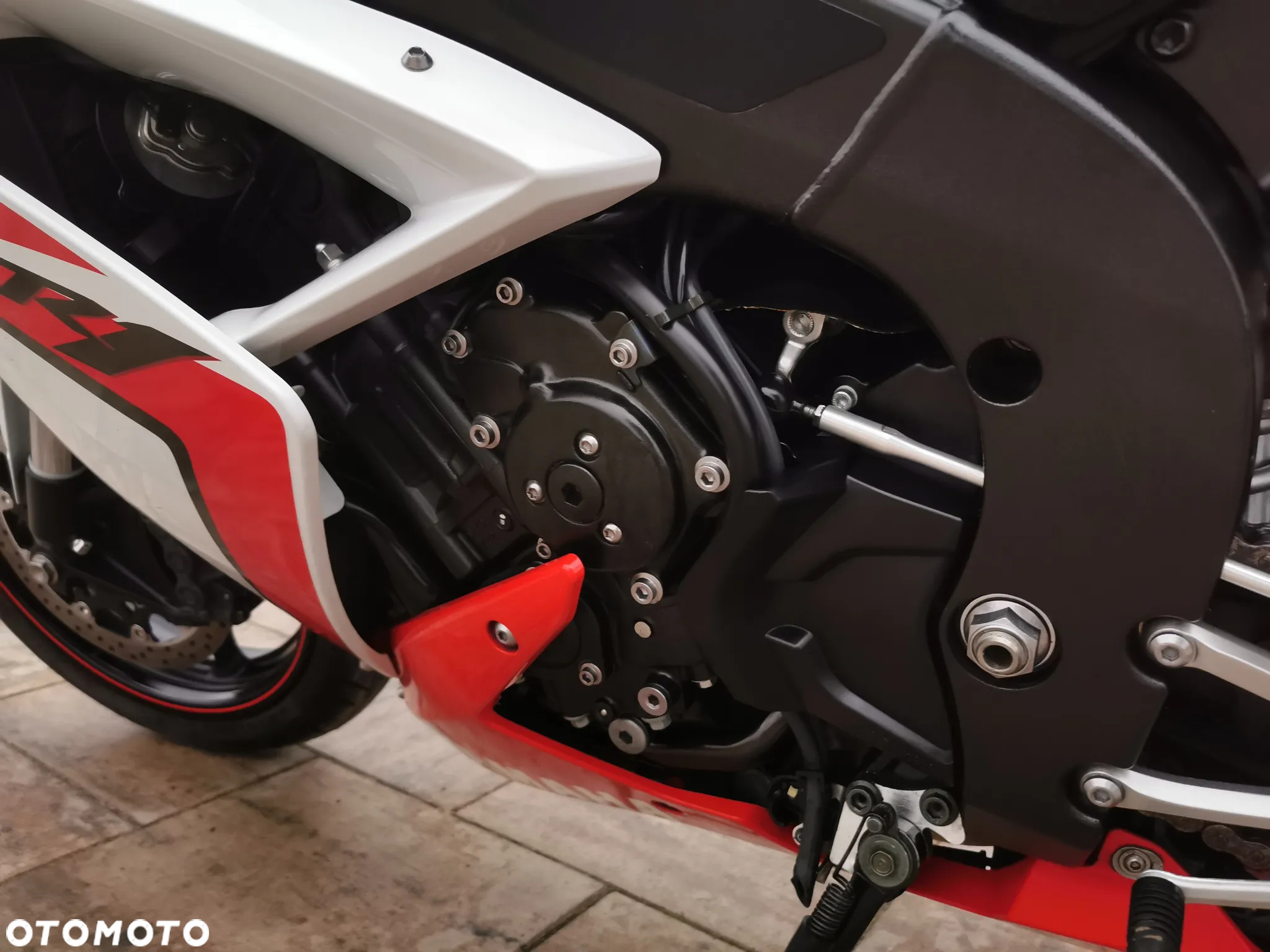 Yamaha R1 - 10