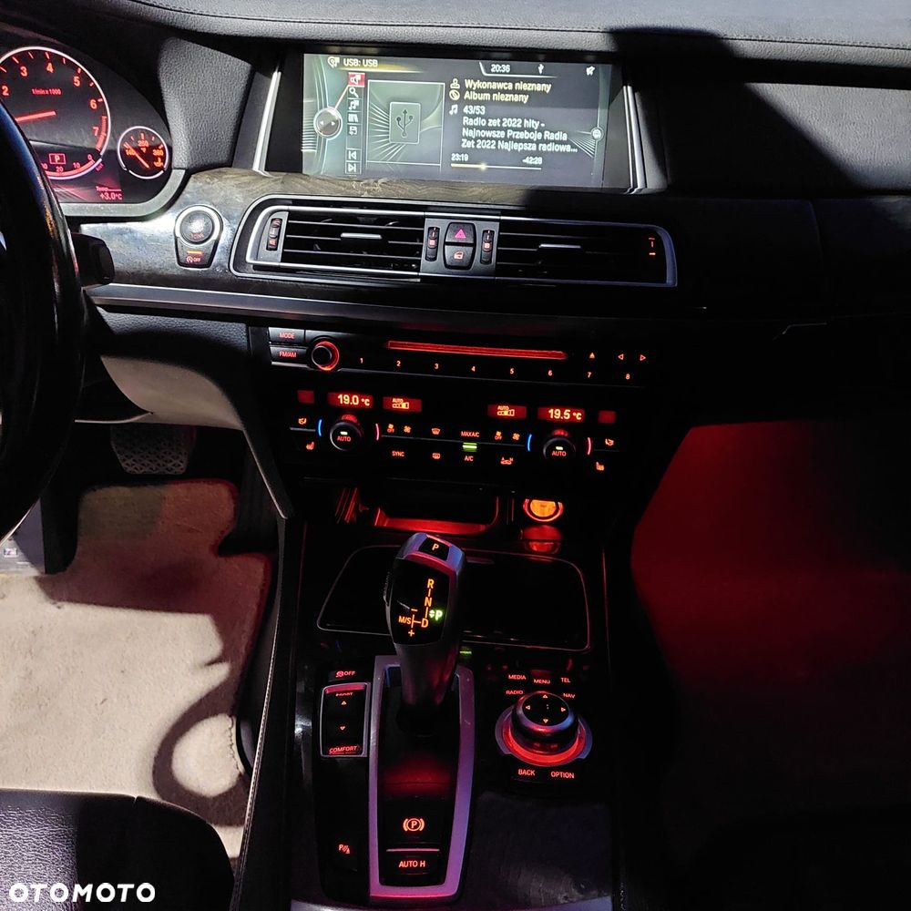 BMW Seria 7 740Li - 17