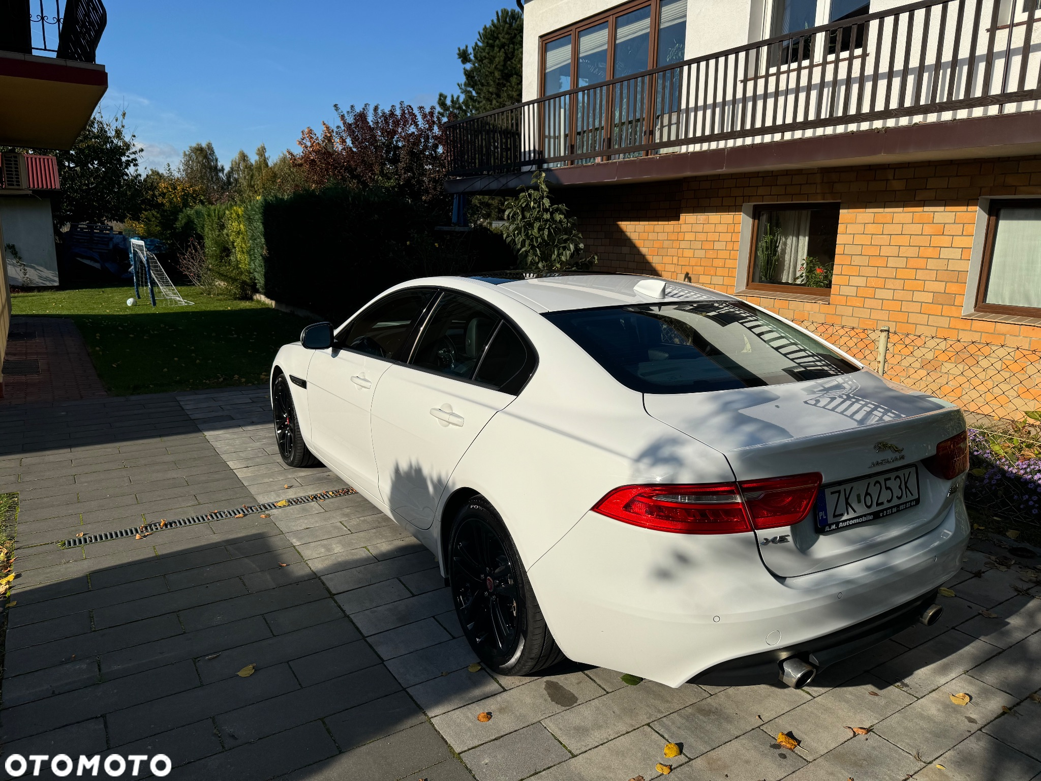 Jaguar XE S - 11