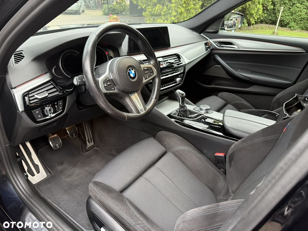 BMW Seria 5 520d M Sport - 9