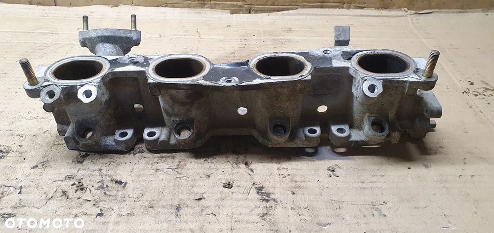 Podstawa kolektora ssącego Nissan Almera Tino 2.0 - 2