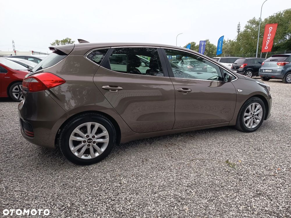 Kia Ceed 1.6 GDI Dream Team Edition - 13