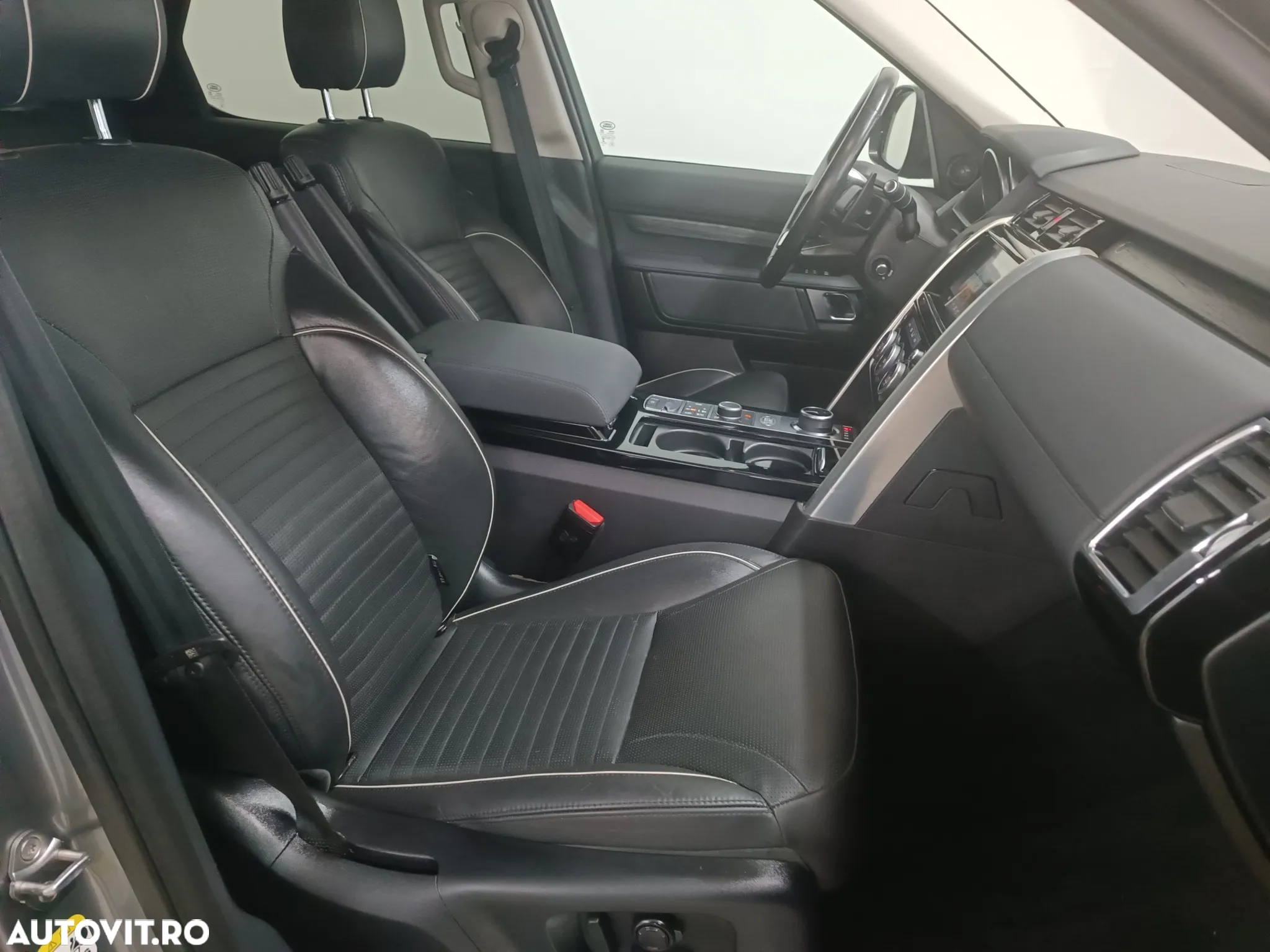 Land Rover Discovery 3.0 L TD6 HSE - 9