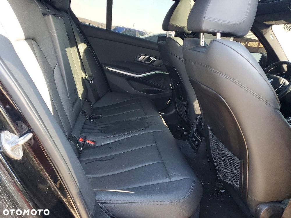 BMW Seria 3 330i xDrive Sport Line - 9