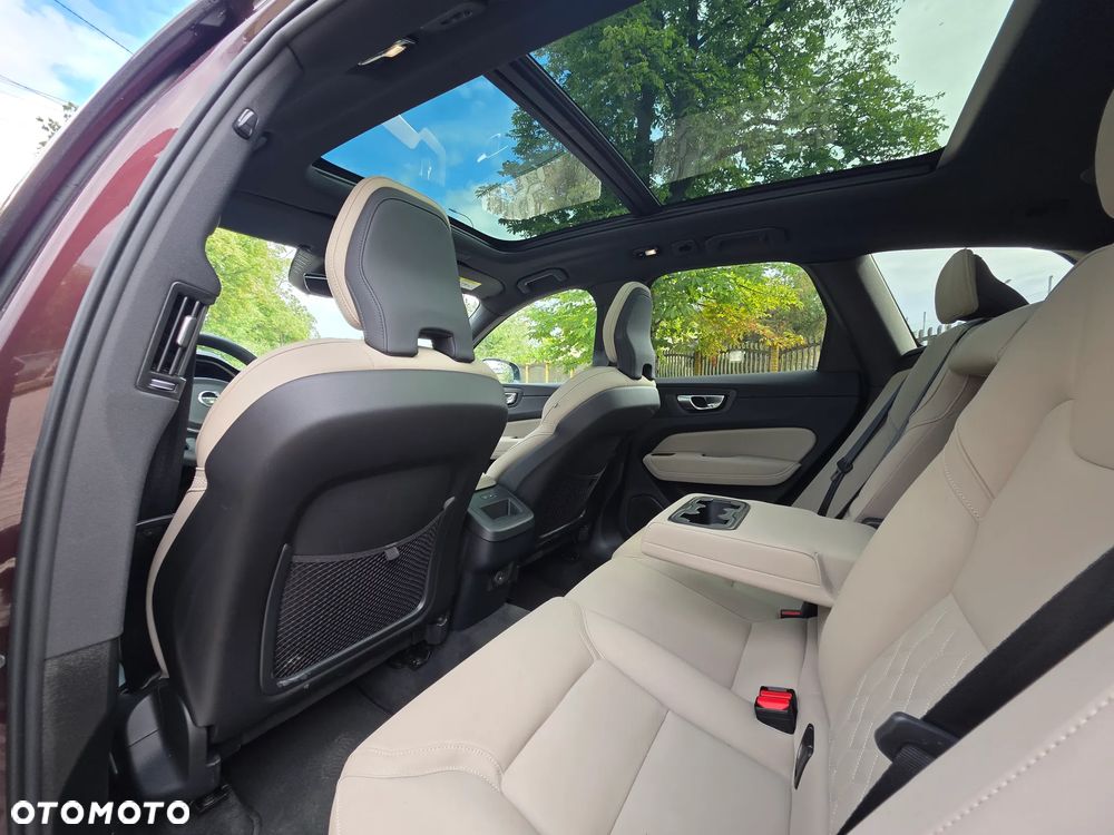 Volvo XC 60 B5 B AWD Plus Dark - 21