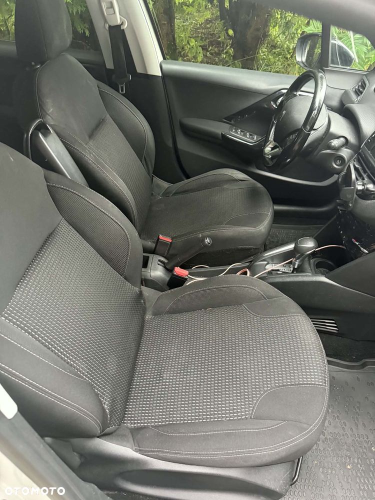 Peugeot 208 1.2 PureTech Allure S&S EAT6 - 8