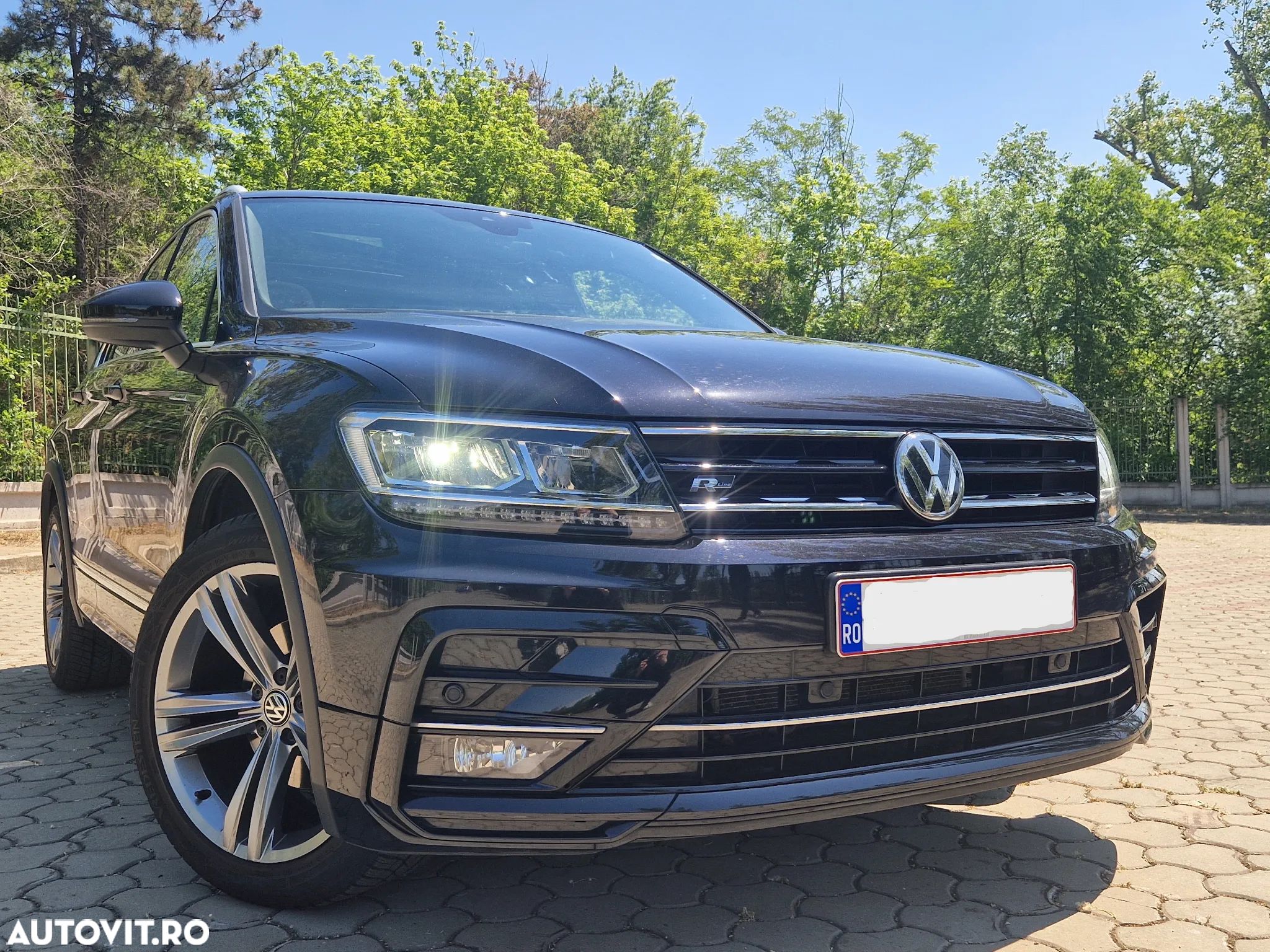 Volkswagen Tiguan - 1