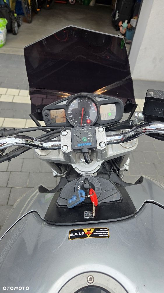 Suzuki GSR - 17