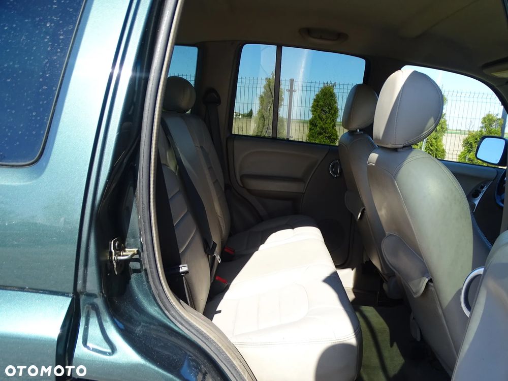 Jeep Liberty - 36