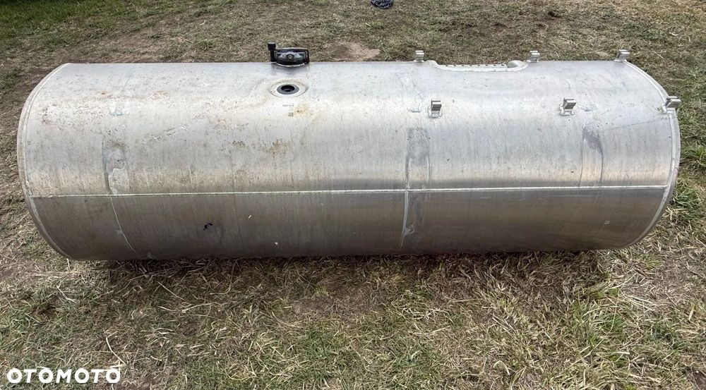 Zbiornik paliwa VOLVO FH4 900 LITRÓW ORYGINAŁ - 2