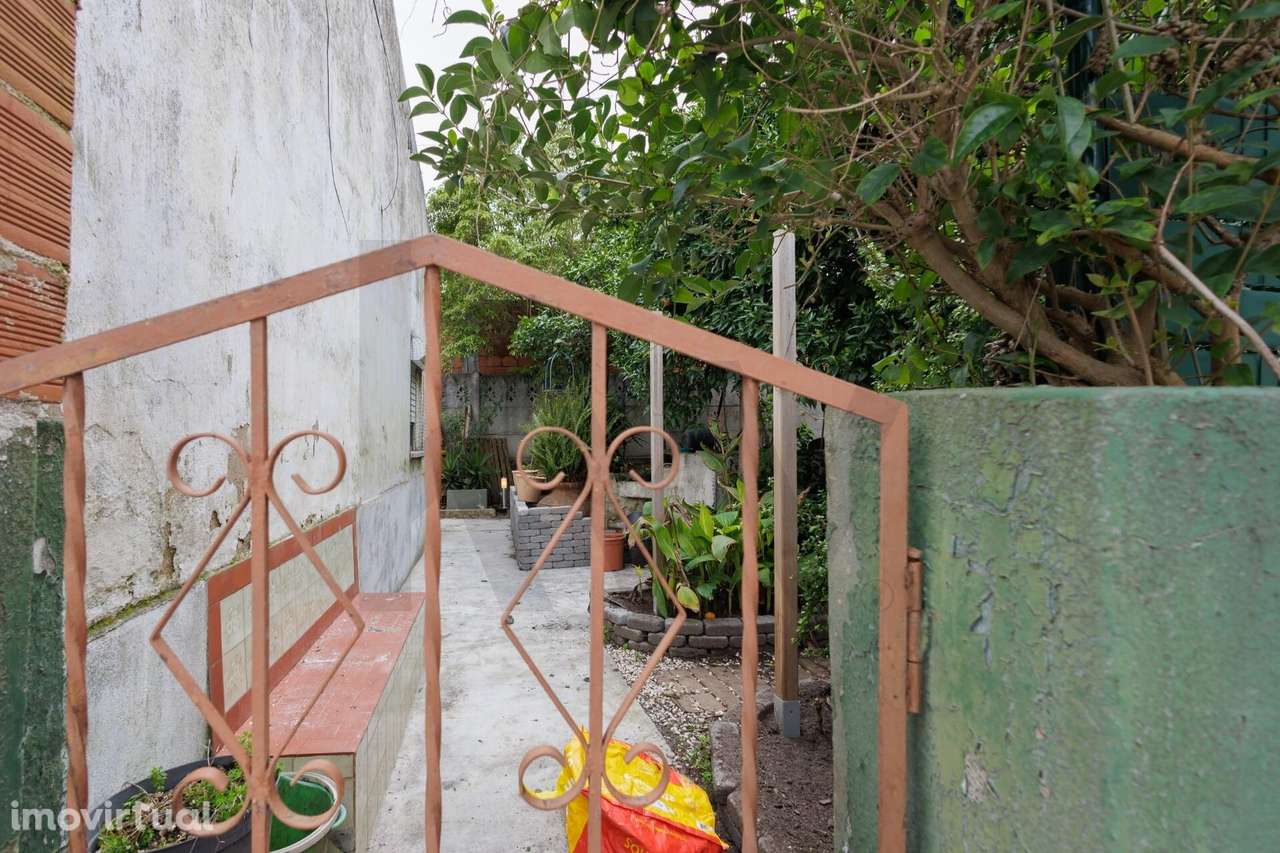 Moradia T1 com Anexo | Lote de terreno de 384 m2 | Baixa da Banheira - Grande imagem: 5/33