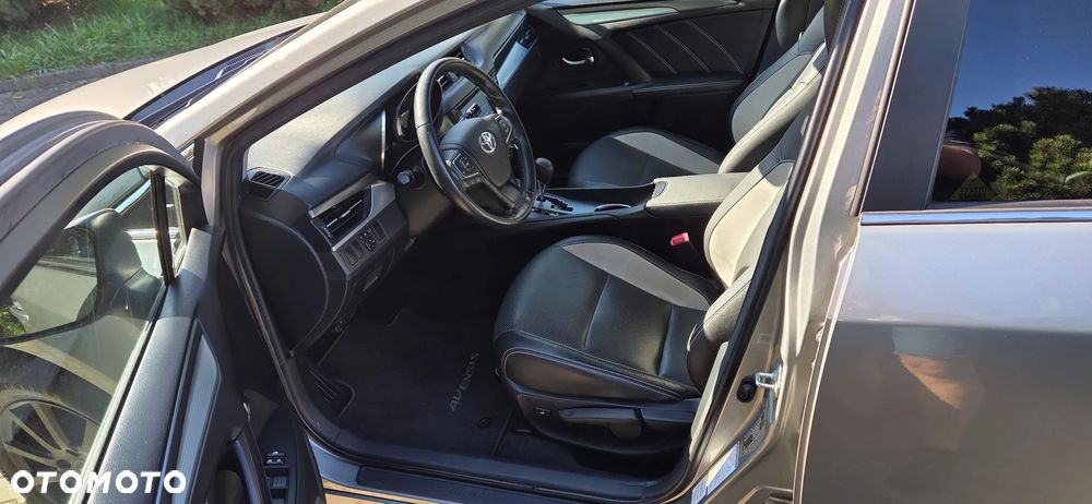 Toyota Avensis 1.8 Premium MS - 18