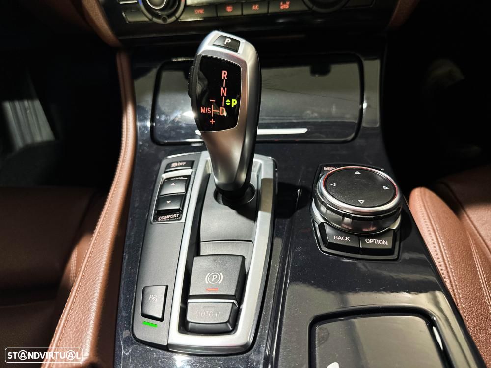 BMW 520 d Pack Desportivo M Auto - 31