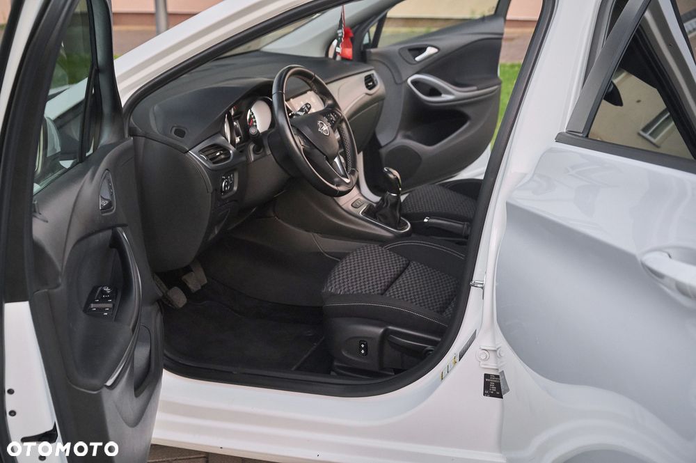 Opel Astra 1.6 CDTI Enjoy - 24