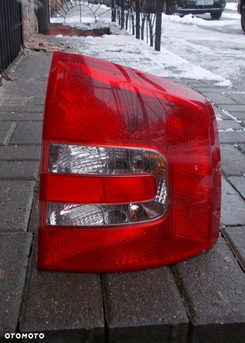 SKODA OCTAVIA 2 II 04-08 KOMBI PRAWA TYLNA LAMPA ORYGINAŁ - 1