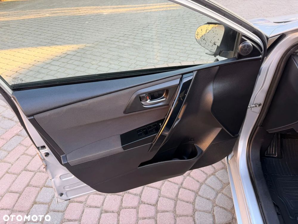 Toyota Auris Hybrid 135 Prestige - 23